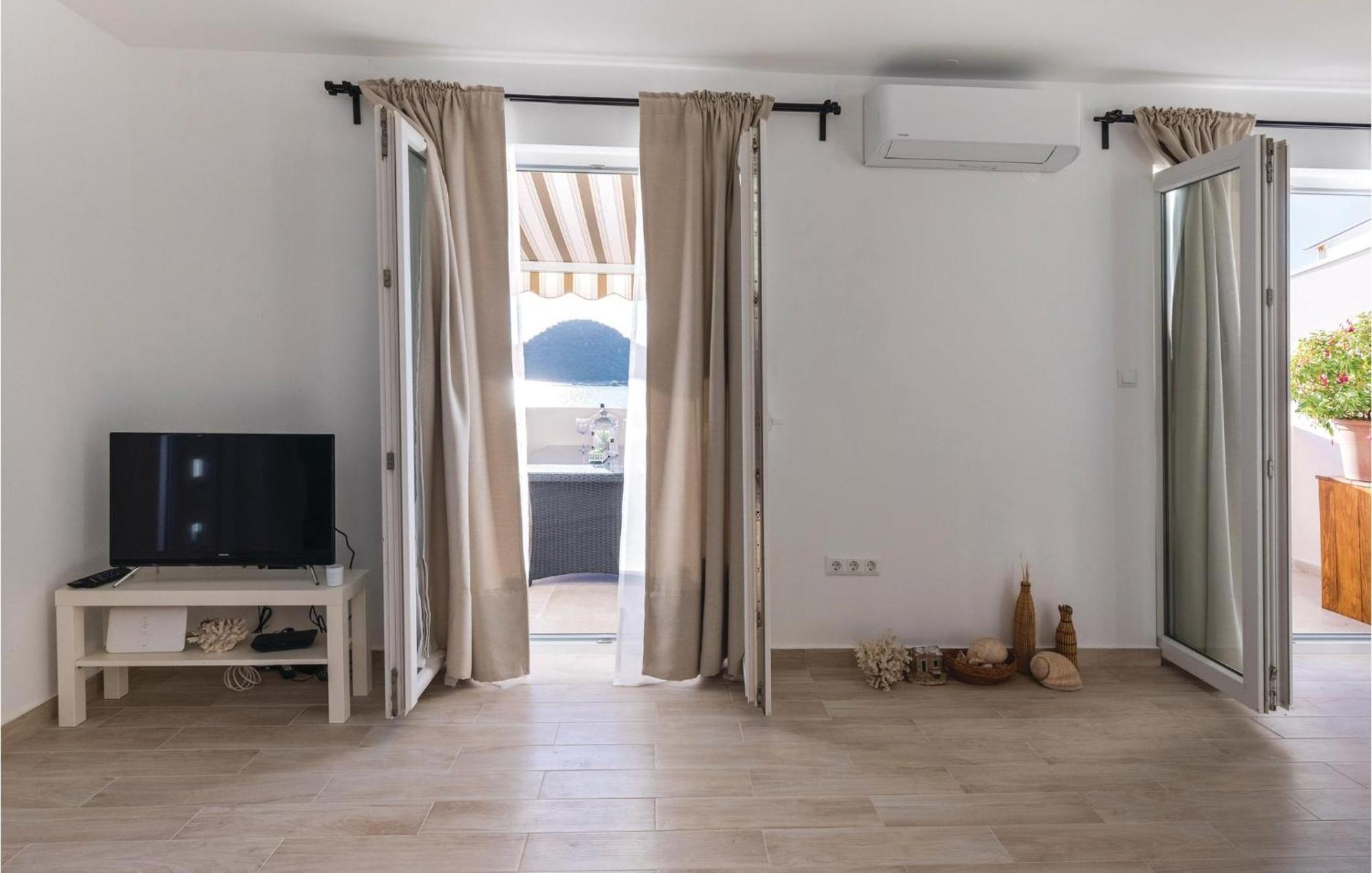 Awesome Apartment In Blace With House Sea View Exterior photo